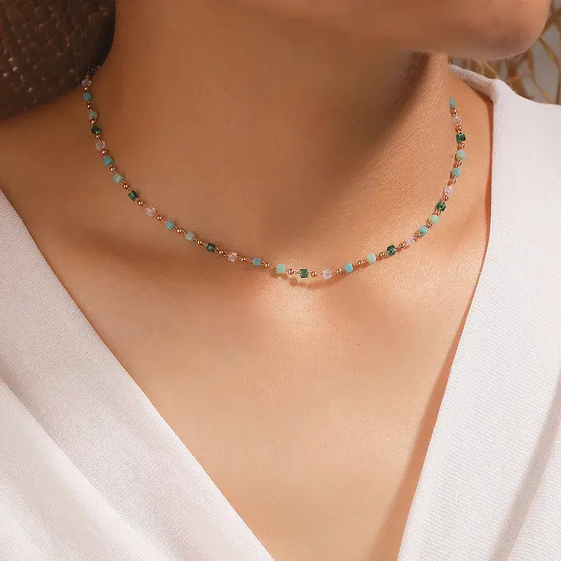 Collier de galets plaqué or multicolore